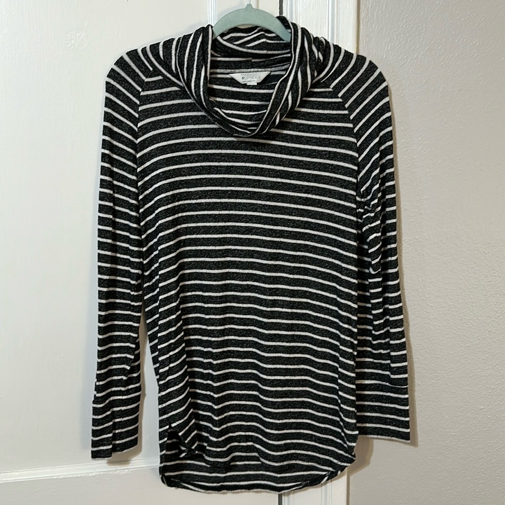 Market and Spruce Maternity top